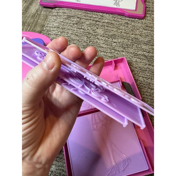 Melissa & Doug Fashion Design and Crayola Light up Tracing Pad. - Picture 8 of 11